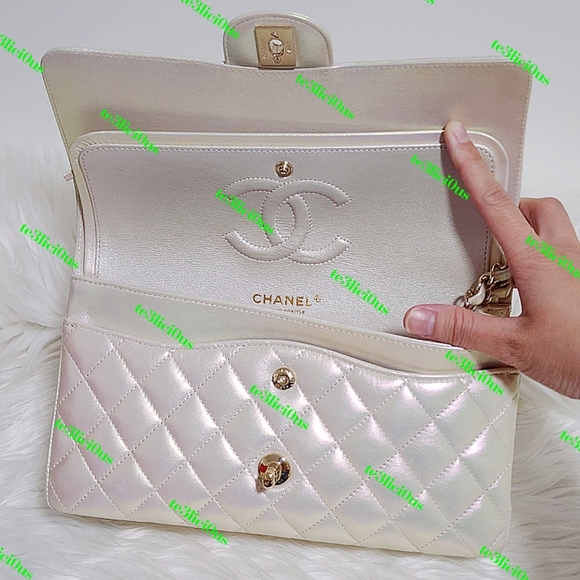 CHANEL 20B IRIDESCENT IVORY LAMBSKIN MEDIUM CLASSIC FLAP - Picture 11 of 15